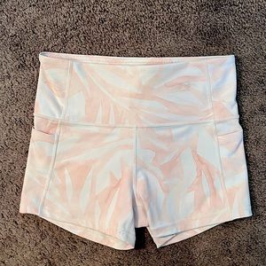 Athleta Shortie Biker Shorts w/ Pockets. Size Small. Coral and white.